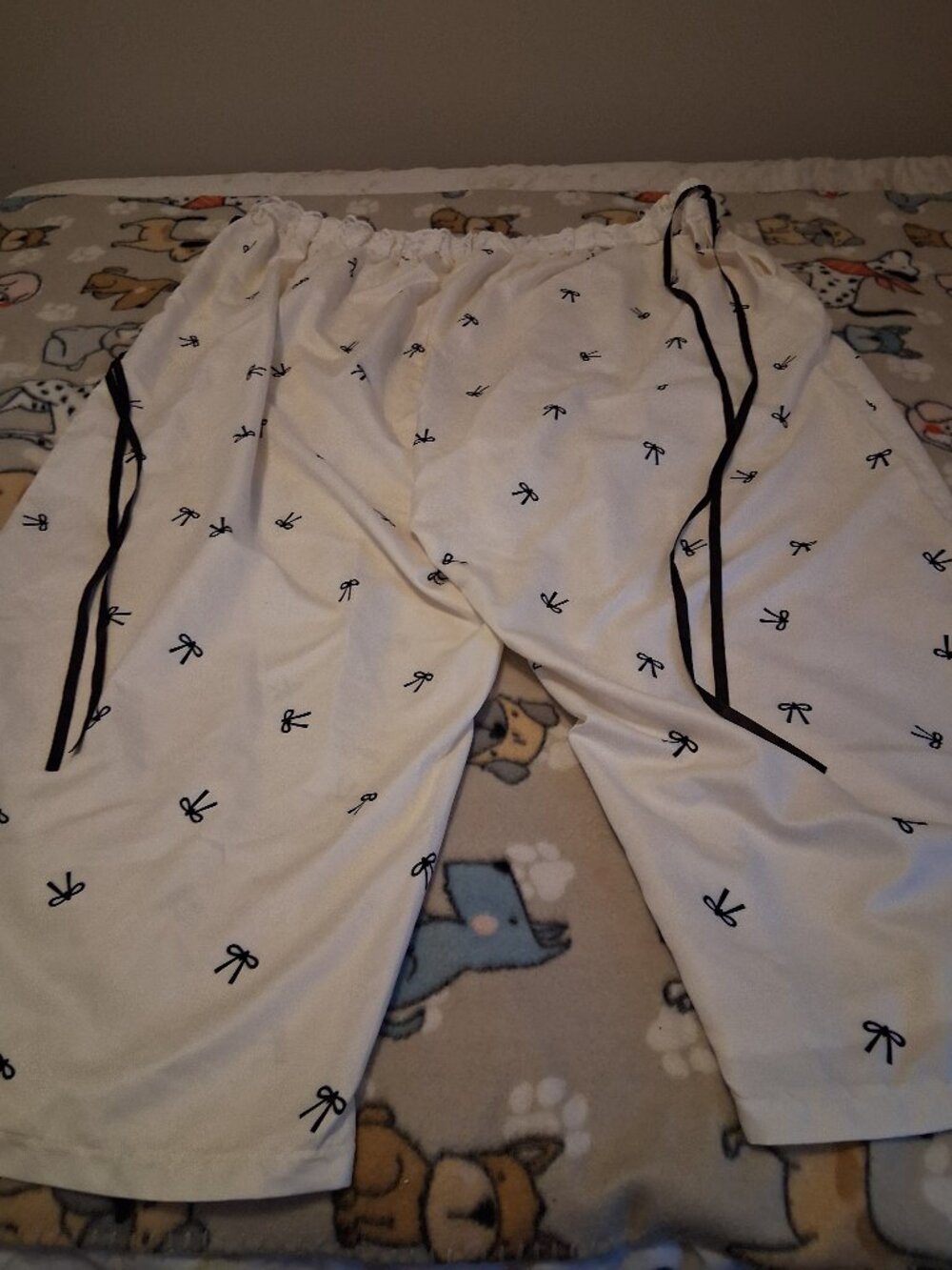plus womans white and black pants with lace band and black bows on side